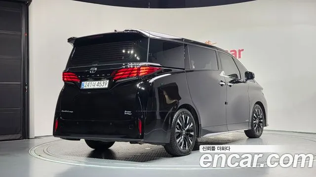 Toyota Alphard — Фото автомобиля 2