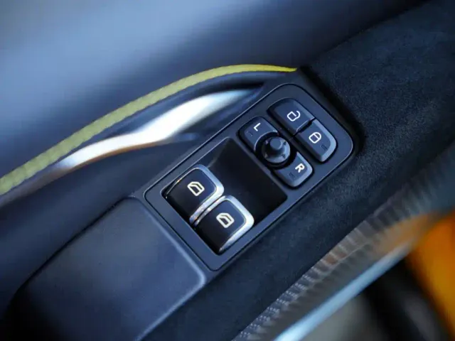 Lotus Emira — Фото автомобиля 17