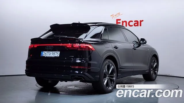 Audi Q8 55 TFSI quattro Premium — Фото автомобиля 2