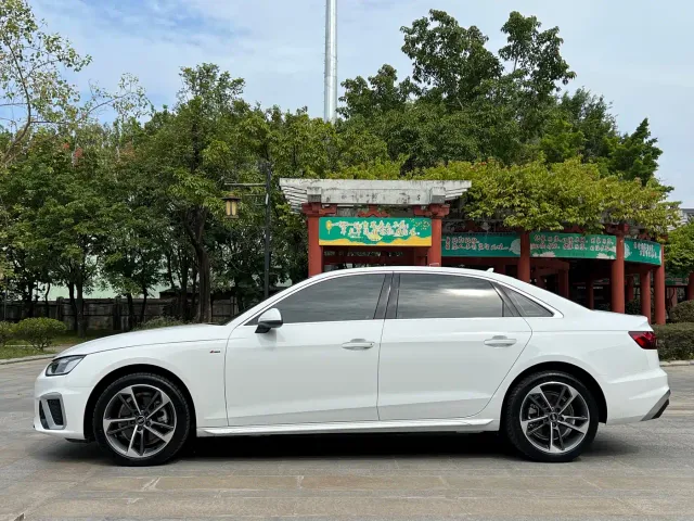 Audi A4L — Фото автомобиля 14
