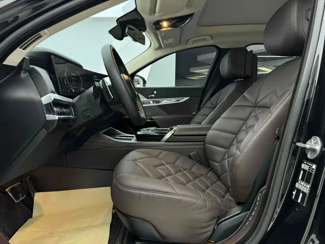 BMW 7 Series — Фото автомобиля 11