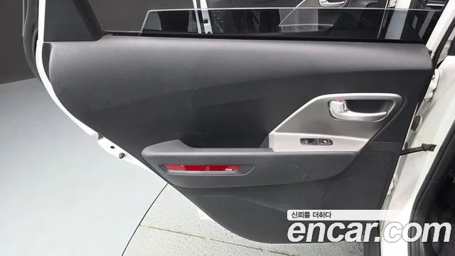 Kia Niro — Фото автомобиля 23