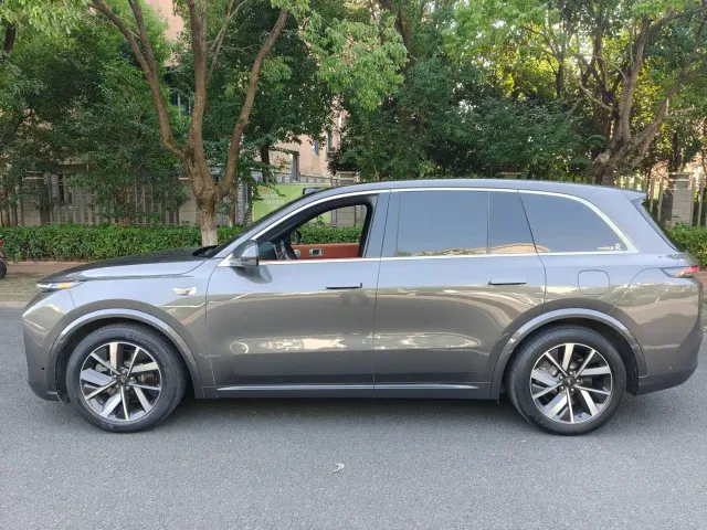 Li Auto L8 — Фото автомобиля 3