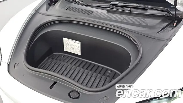 Tesla Model 3 — Фото автомобиля 6