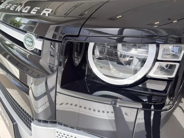 Land Rover Defender — Фото автомобиля 7