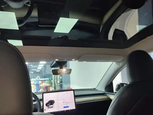 Tesla Model Y — Фото автомобиля 17