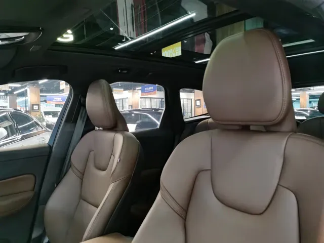 Volvo XC60 — Фото автомобиля 13