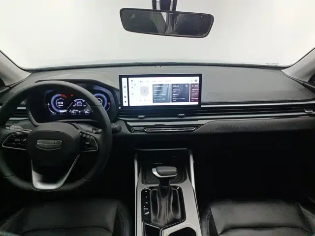 Geely Emgrand — Фото автомобиля 12