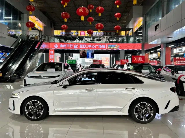 Kia K5 — Фото автомобиля 12