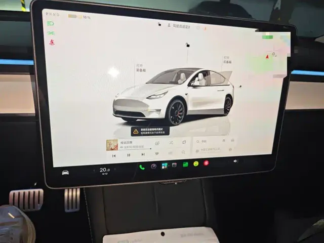 Tesla Model Y — Фото автомобиля 14