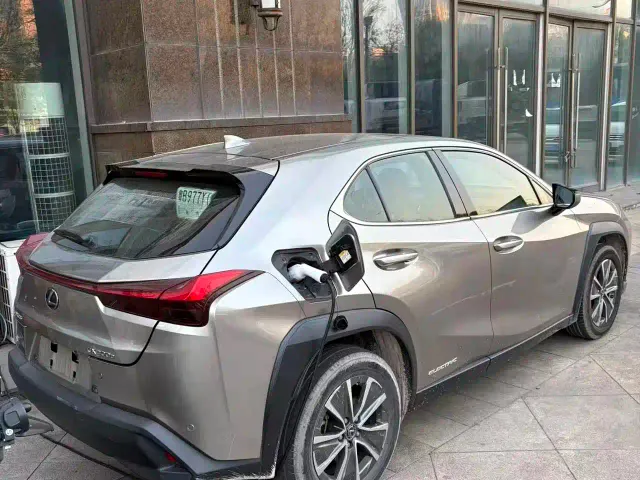 Lexus UX — Фото автомобиля 3