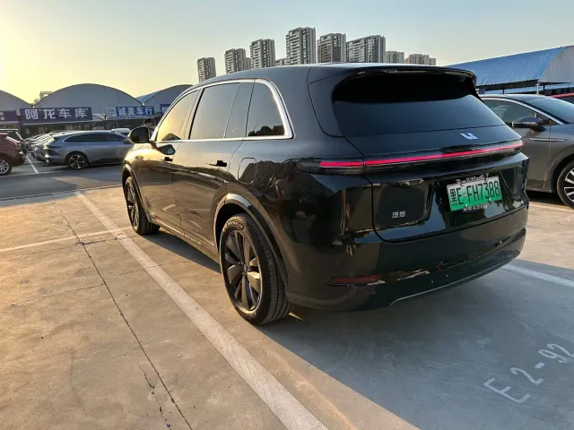 Li Auto L7 — Фото автомобиля 10