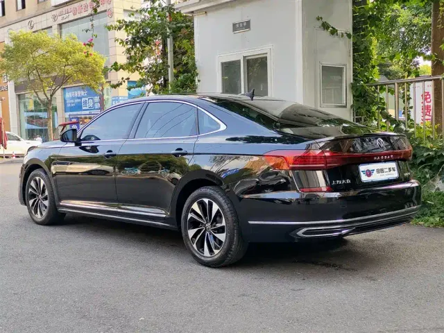 Volkswagen Passat — Фото автомобиля 4