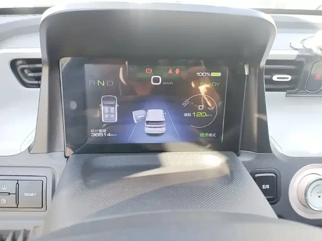 Wuling Hongguang Mini EV — Фото автомобиля 11