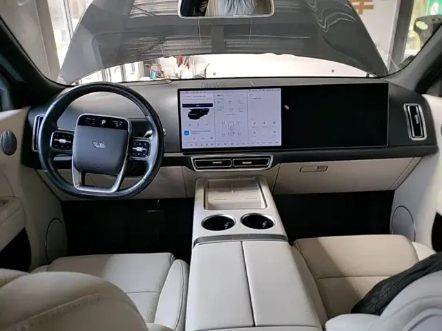 Li Auto L8 — Фото автомобиля 9