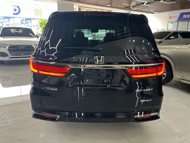 Honda Odyssey — Фото автомобиля 4