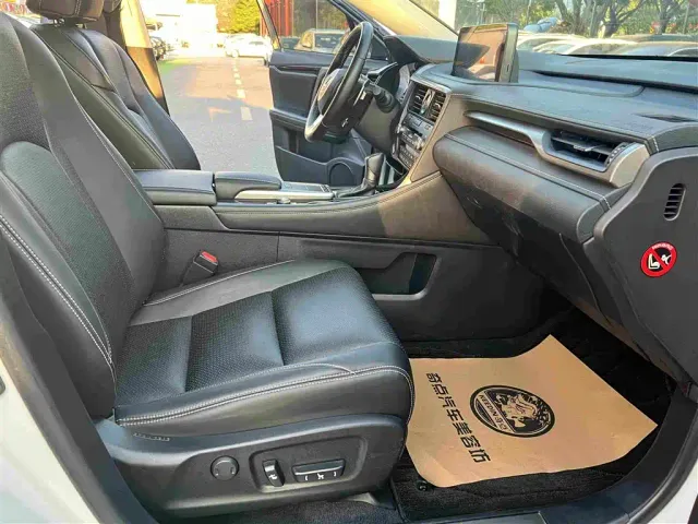 Lexus RX — Фото автомобиля 9