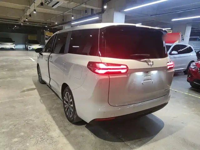 Wuling Starlight 730 — Фото автомобиля 4