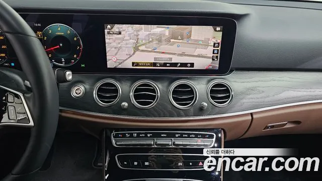 Mercedes-Benz E-Class — Фото автомобиля 15