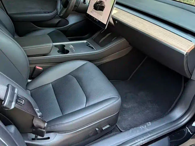 Tesla Model 3 — Фото автомобиля 8