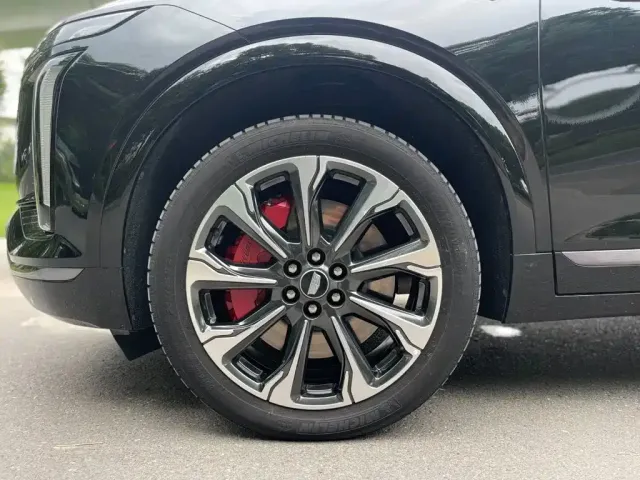 Cadillac XT5 — Фото автомобиля 11