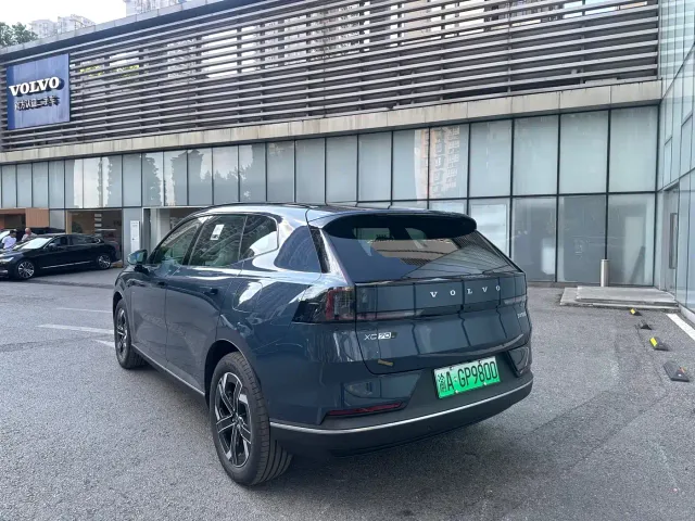 Volvo XC70 Plug-in Hybrid — Фото автомобиля 6