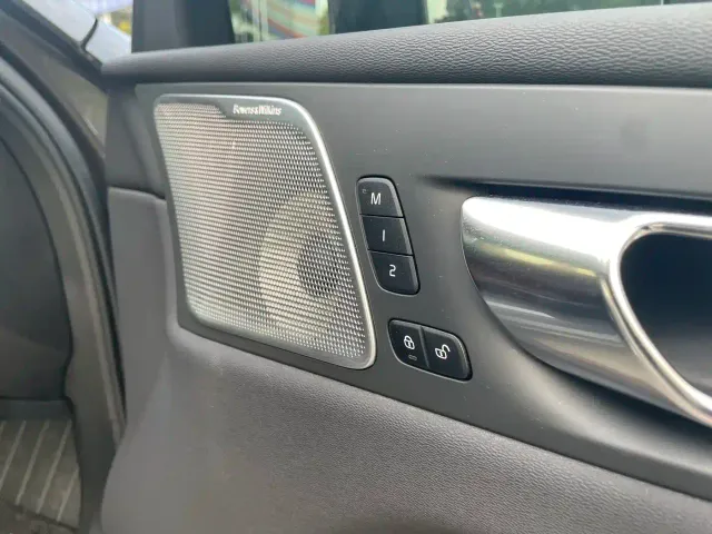 Volvo XC60 — Фото автомобиля 23
