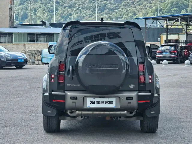 Land Rover Defender — Фото автомобиля 14