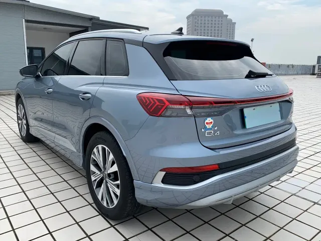 Audi Q4 e-tron — Фото автомобиля 4