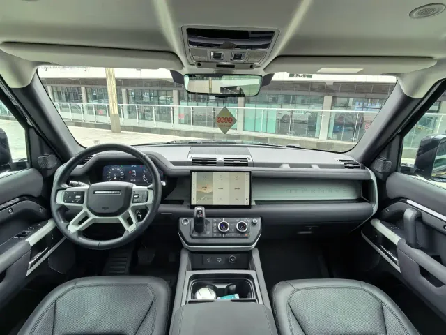 Land Rover Defender — Фото автомобиля 14