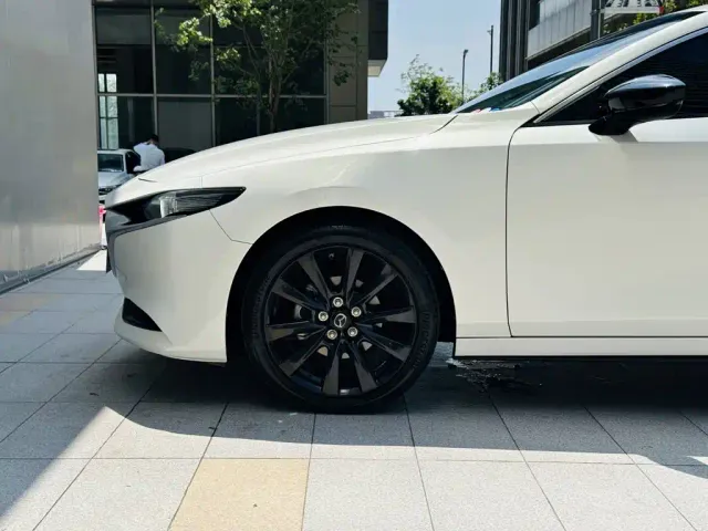 Mazda Axela — Фото автомобиля 21