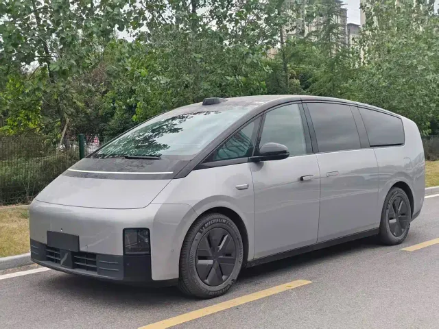 Фотография автомобиля — Li Auto MEGA