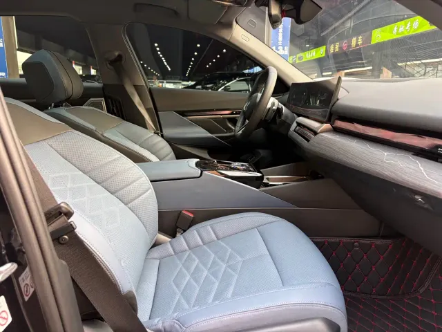BMW 5 Series — Фото автомобиля 12