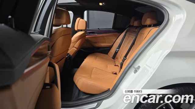 BMW 5-Series — Фото автомобиля 12