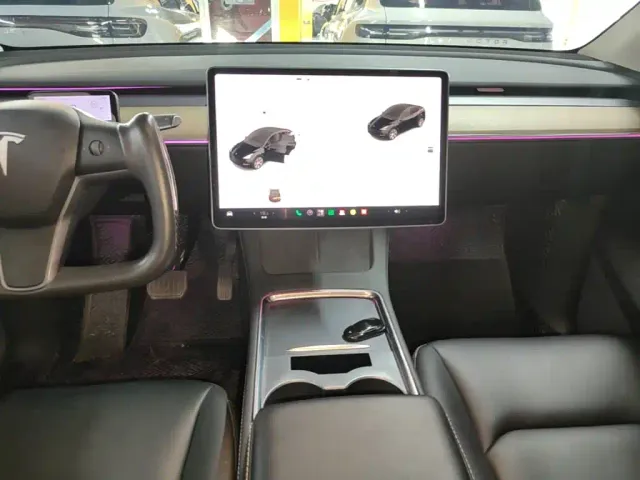 Tesla Model Y — Фото автомобиля 12