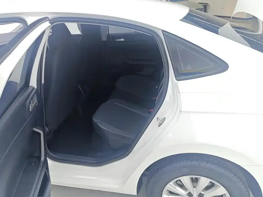 Volkswagen Lavida 2025 New Edge 1.5L Outstanding New Ease — Фото автомобиля 11