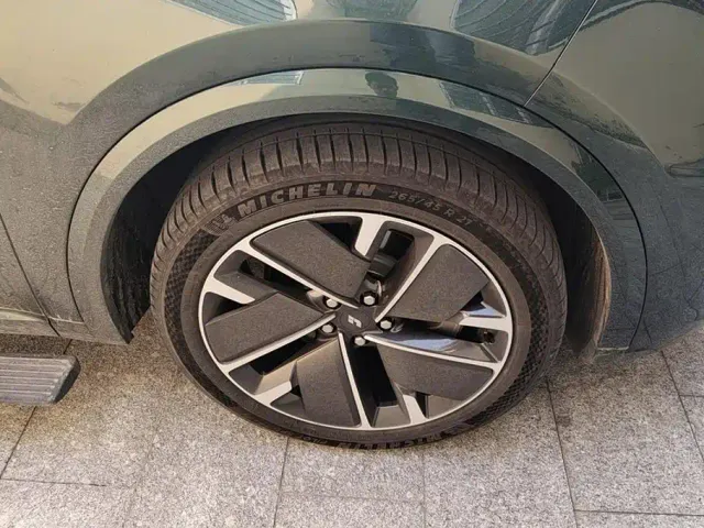 Li Auto L9 — Фото автомобиля 6