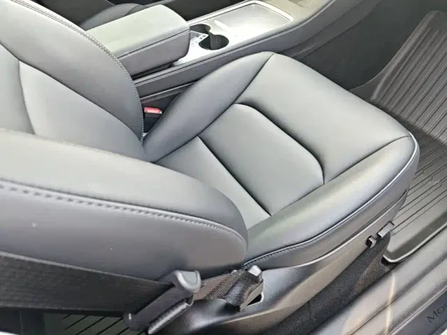 Tesla Model Y — Фото автомобиля 24