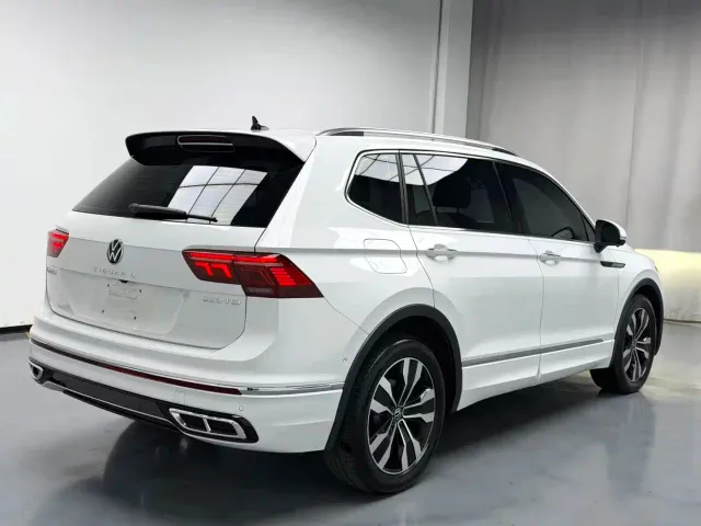 Volkswagen Tiguan L — Фото автомобиля 16