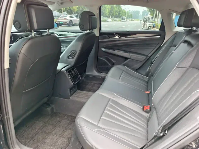 Volkswagen Passat — Фото автомобиля 6