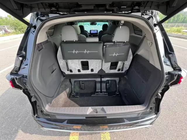 Toyota Granvia — Фото автомобиля 15