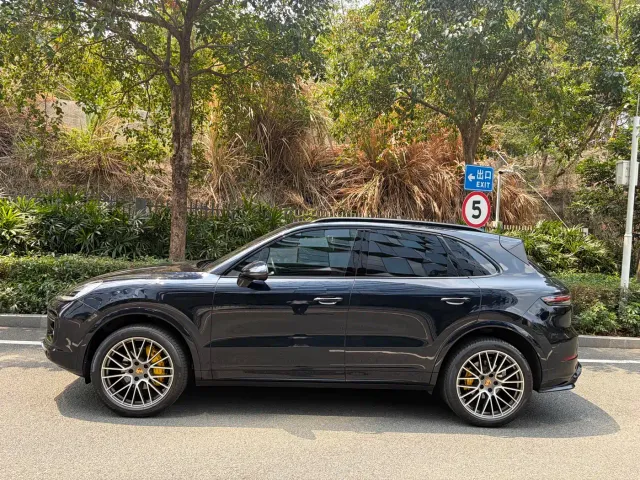Porsche Cayenne — Фото автомобиля 3