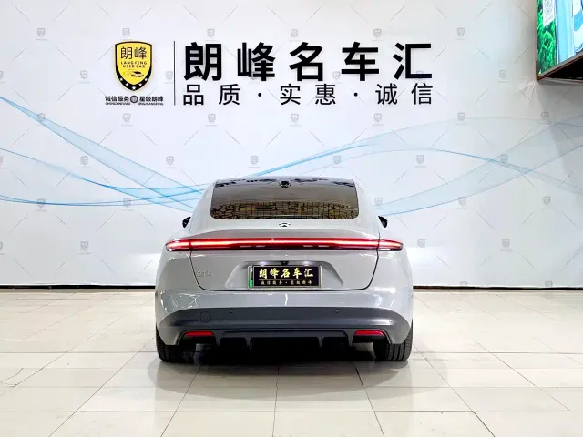Nio ET5 — Фото автомобиля 5