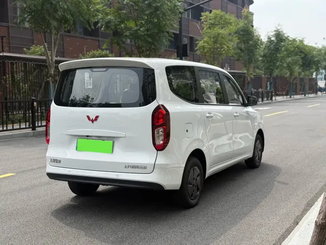 Wuling Hongguang — Фото автомобиля 11