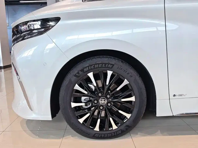Toyota Alphard — Фото автомобиля 10