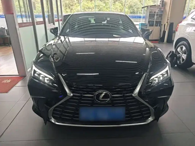 Lexus ES — Фото автомобиля 2