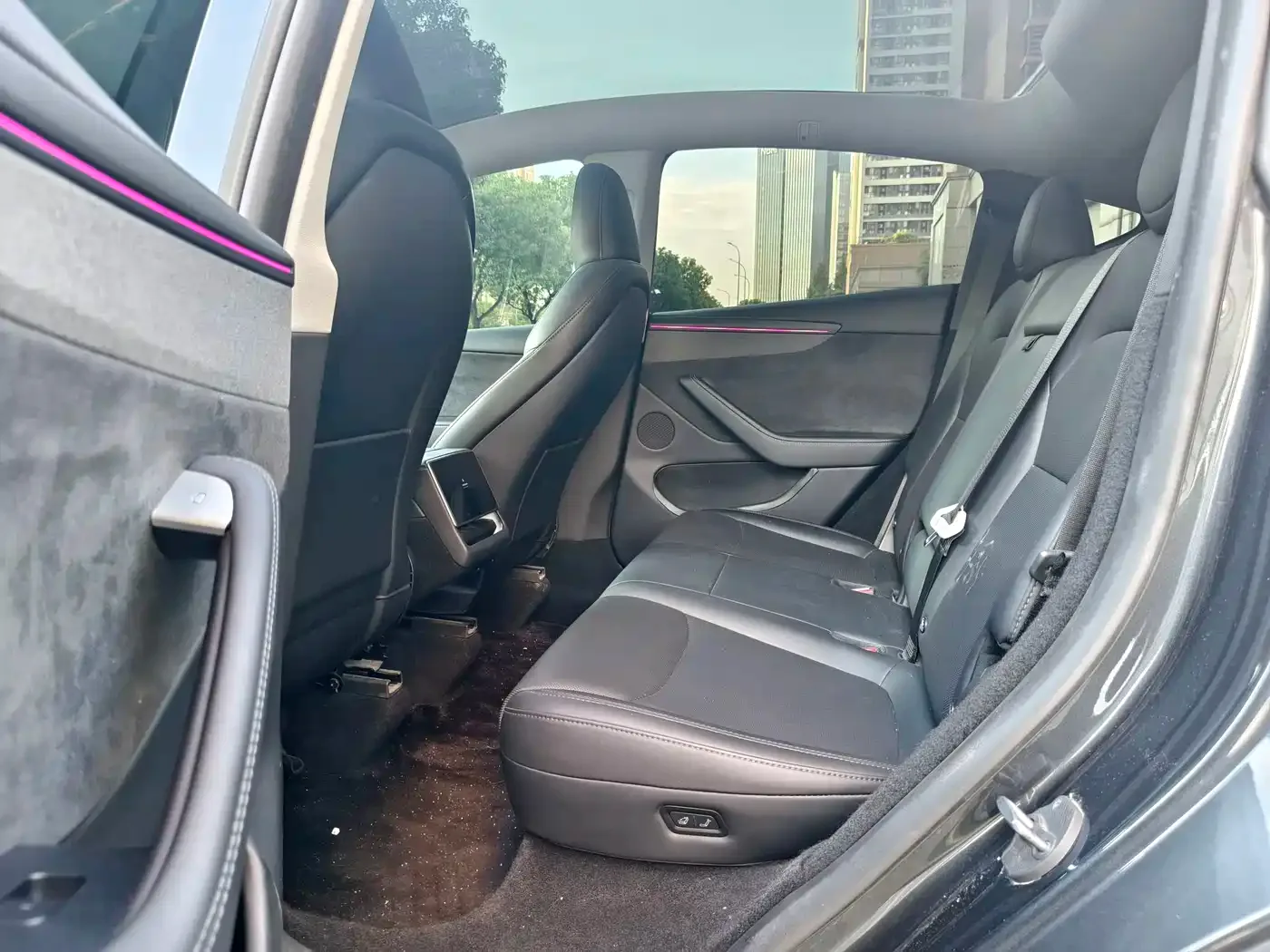 Tesla Model Y 2025 Rear-Wheel Drive — Фото автомобиля 11