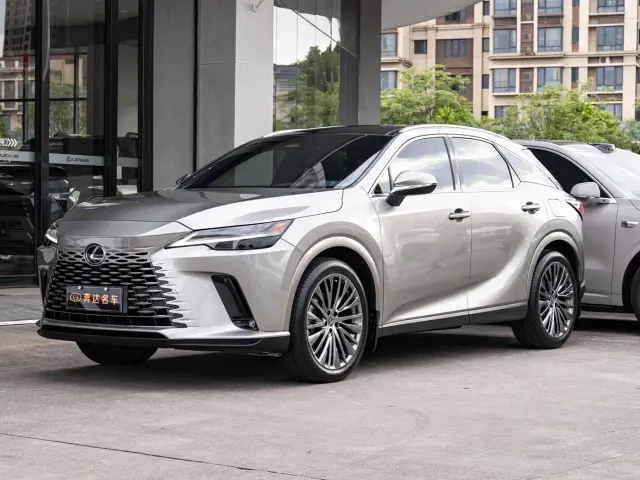 Фотография автомобиля — Lexus RX
