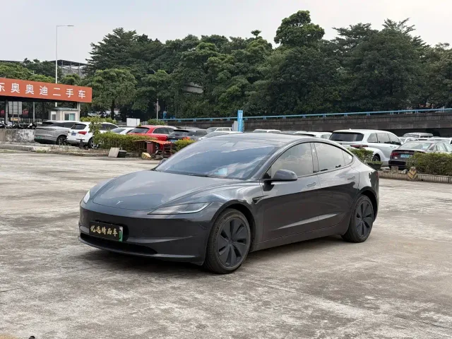 Фотография автомобиля — Tesla Model 3
