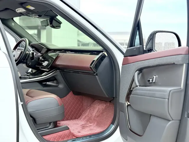 Land Rover Range Rover Sport — Фото автомобиля 6